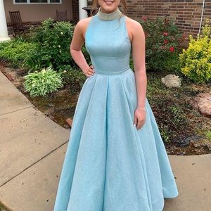 Mac Duggal Size 6 prom dress